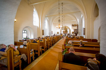 35 - Hounds go to church 35 - Hounds go to church