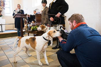 35 - Hounds go to church 35 - Hounds go to church
