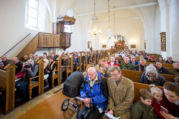 35 - Hounds go to church 35 - Hounds go to church