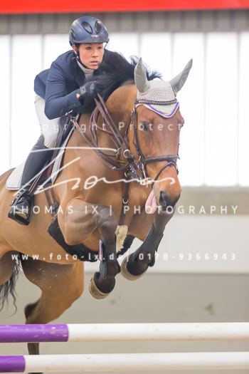 13 - Springen M** mit Stechen