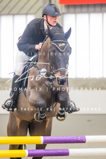 13 - Springen M** mit Stechen